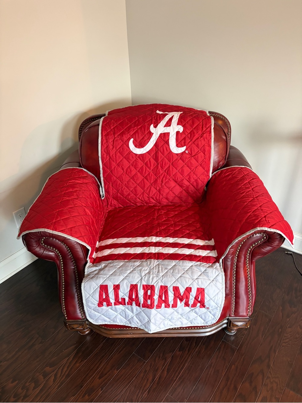 Alabama Crimson Tide Quilted Chair Cover Red and White Collegiate Recliner NCAA